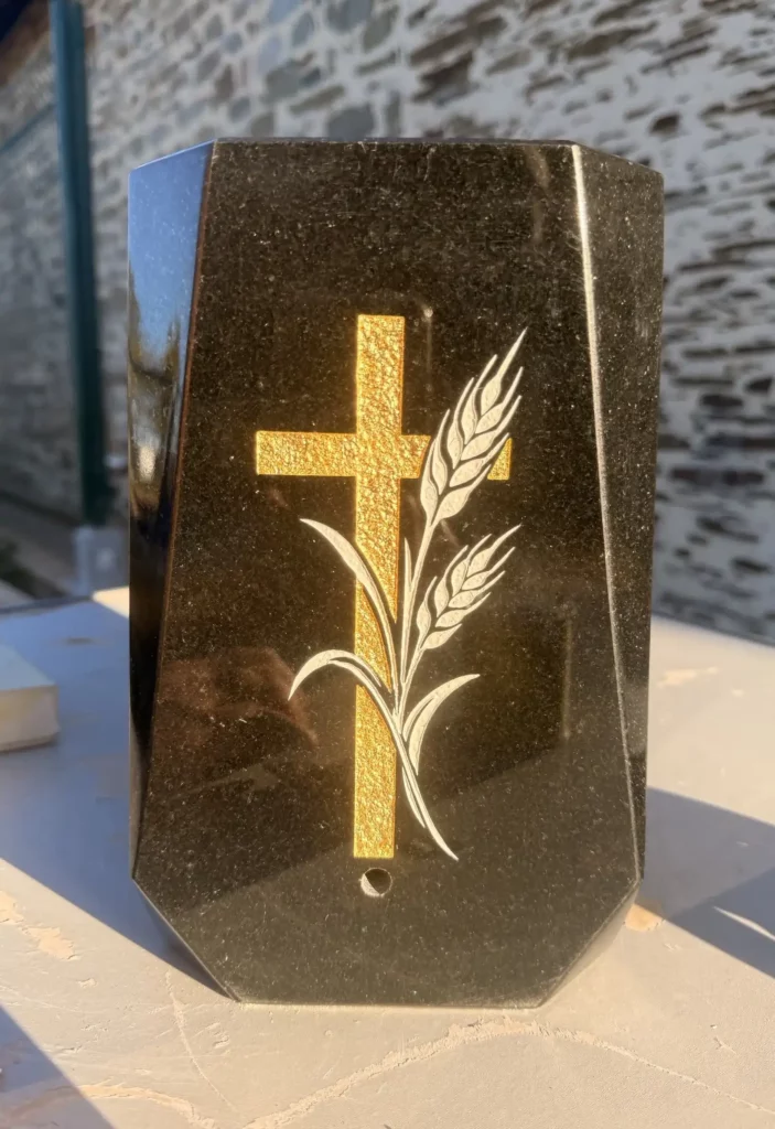 Avant : Croix et épis, redorure